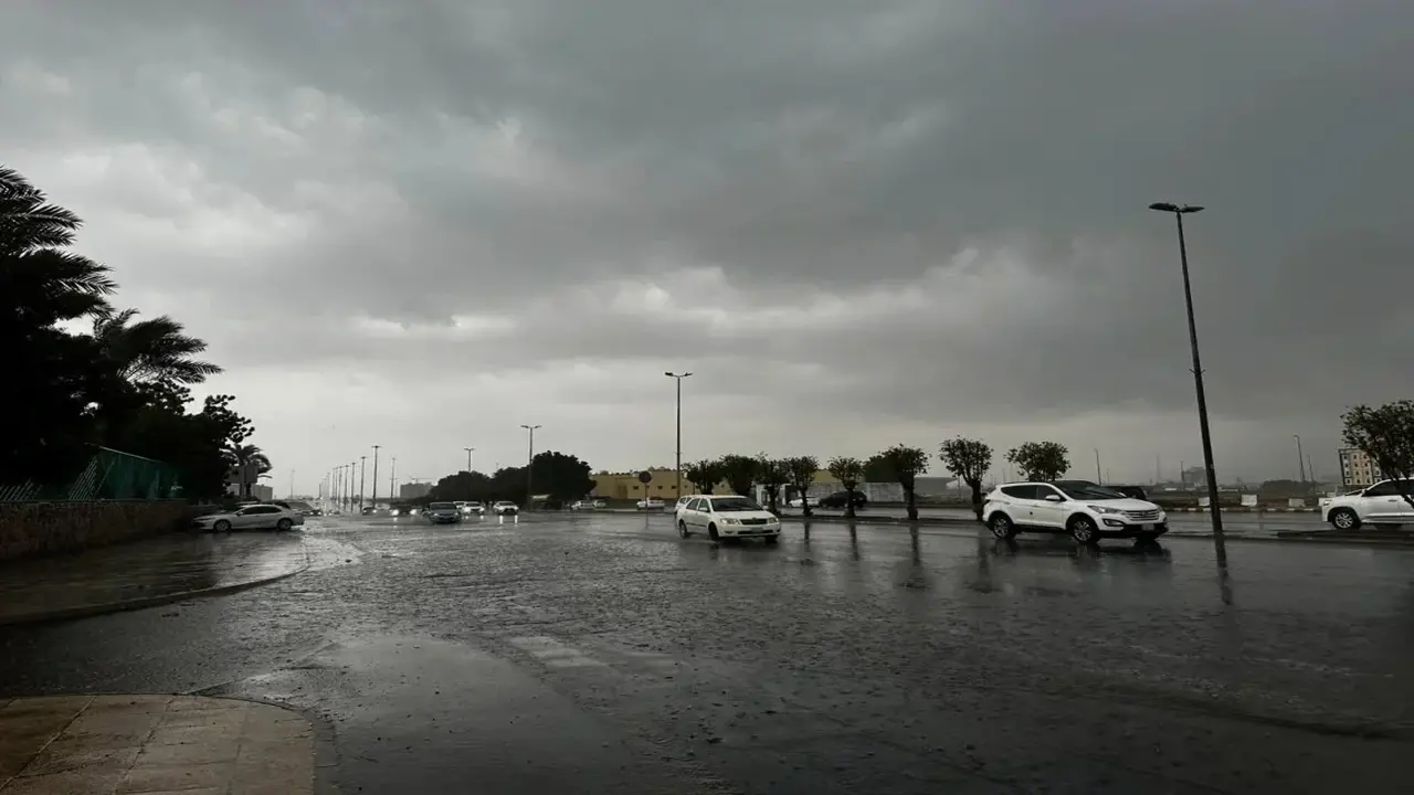 الأرصاد تحذر من أمطار رعدية ورياح نشطة تضرب عدة مناطق في المملكة